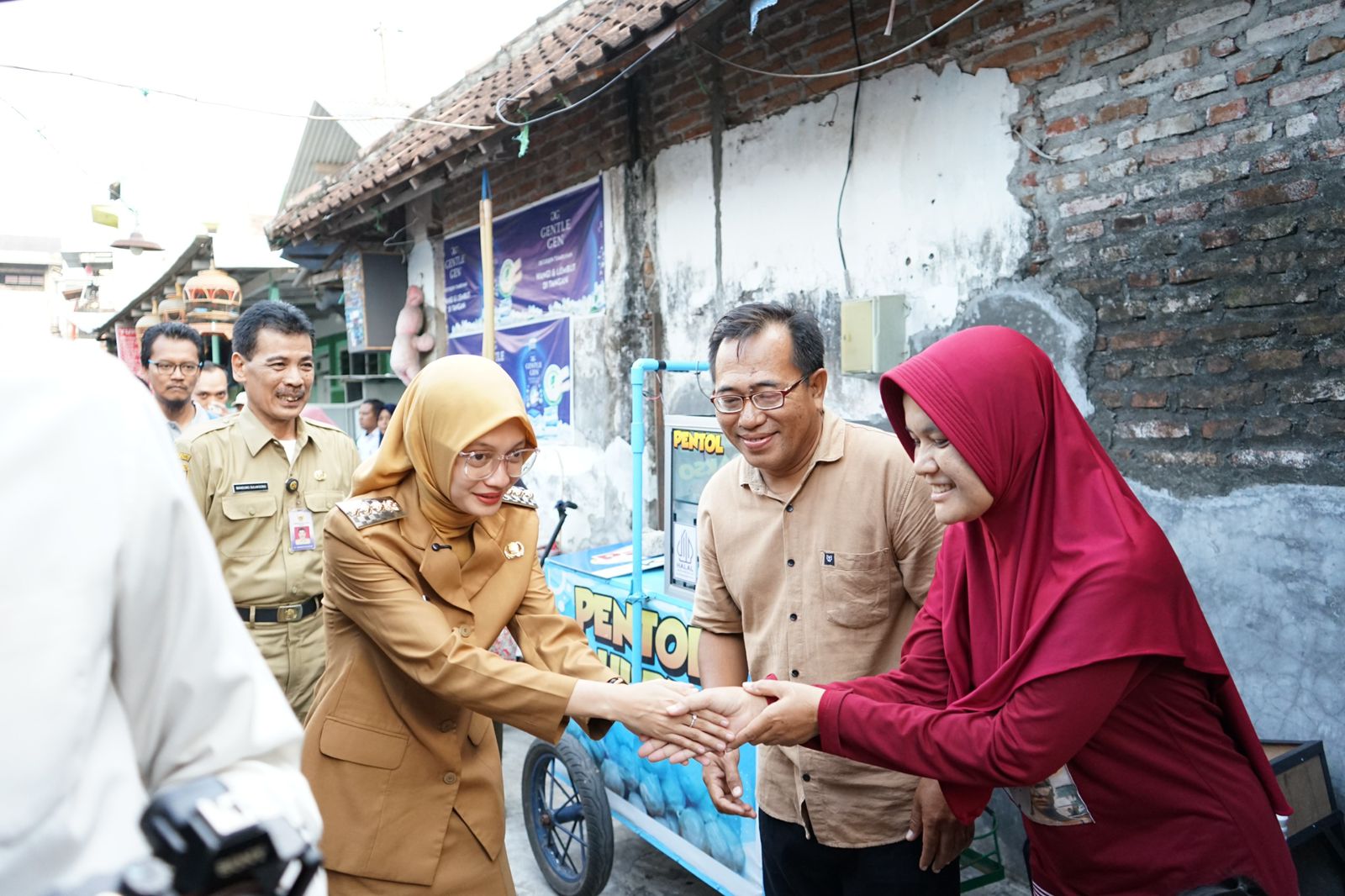 Cerita Dibalik Penjual Pentol Anaknya Terancam Tidak Bisa Lanjutkan Sekolah, Mbak Wali Datang Sebagai Dewi Penyelamat