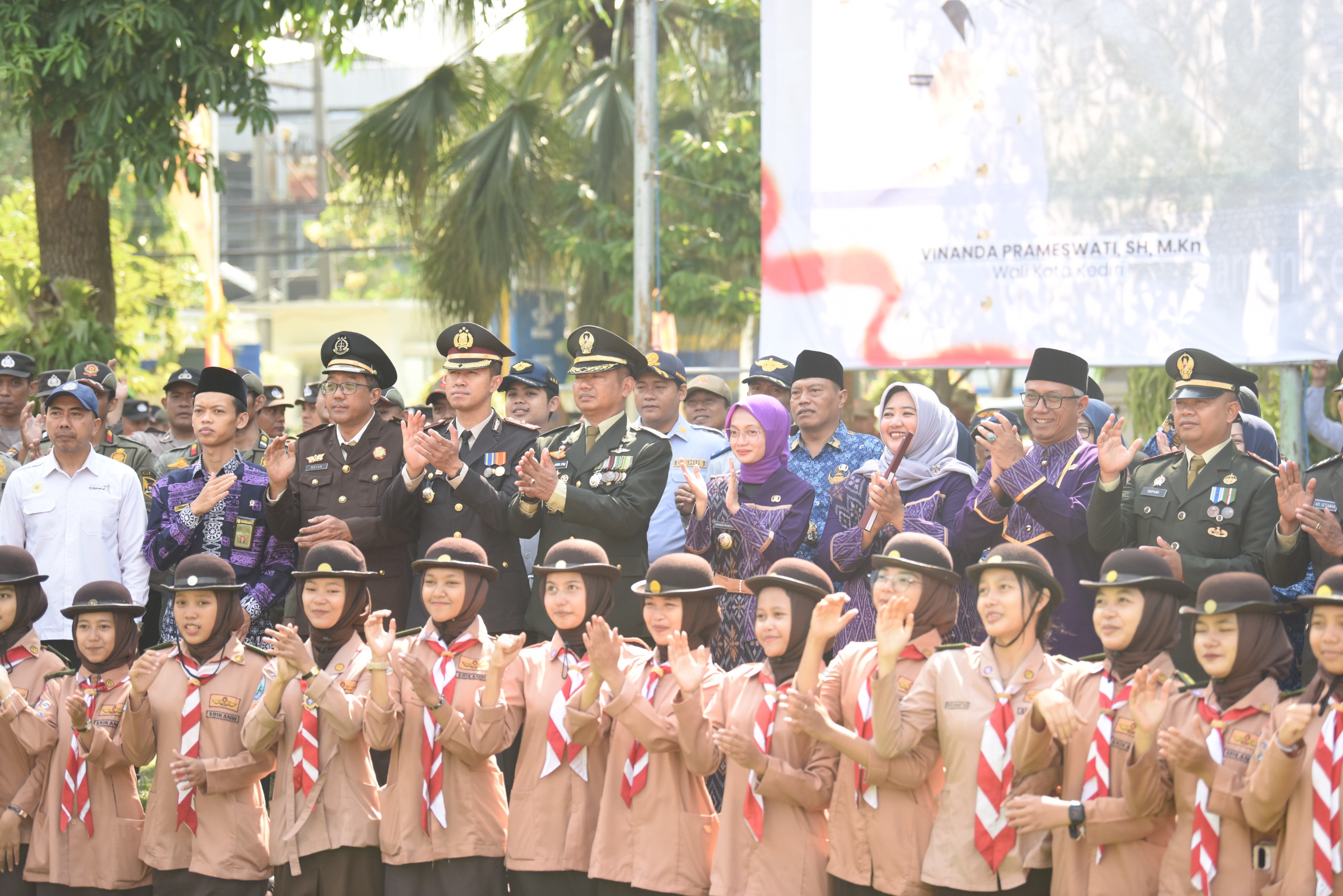 Pimpin Upacara Peringatan Hari Jadi ke-80 Provinsi Jawa Timur, Mbak Wali: Wujudkan Gotong Royong dan Pelayanan Terbaik