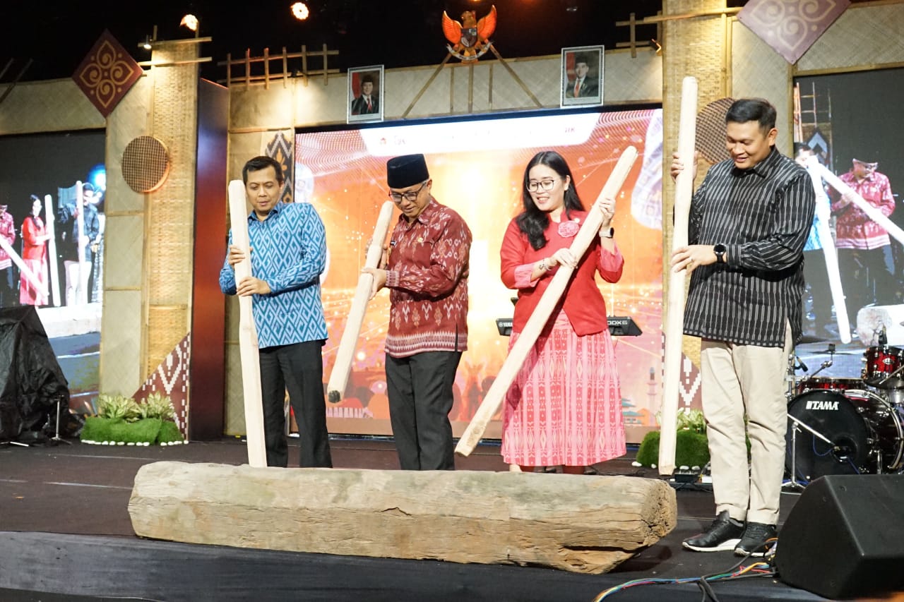 Finfest 2025 Resmi Dibuka, Gus Qowim: Wujud Sinergi untuk Literasi dan Inklusi Keuangan di Kota Kediri