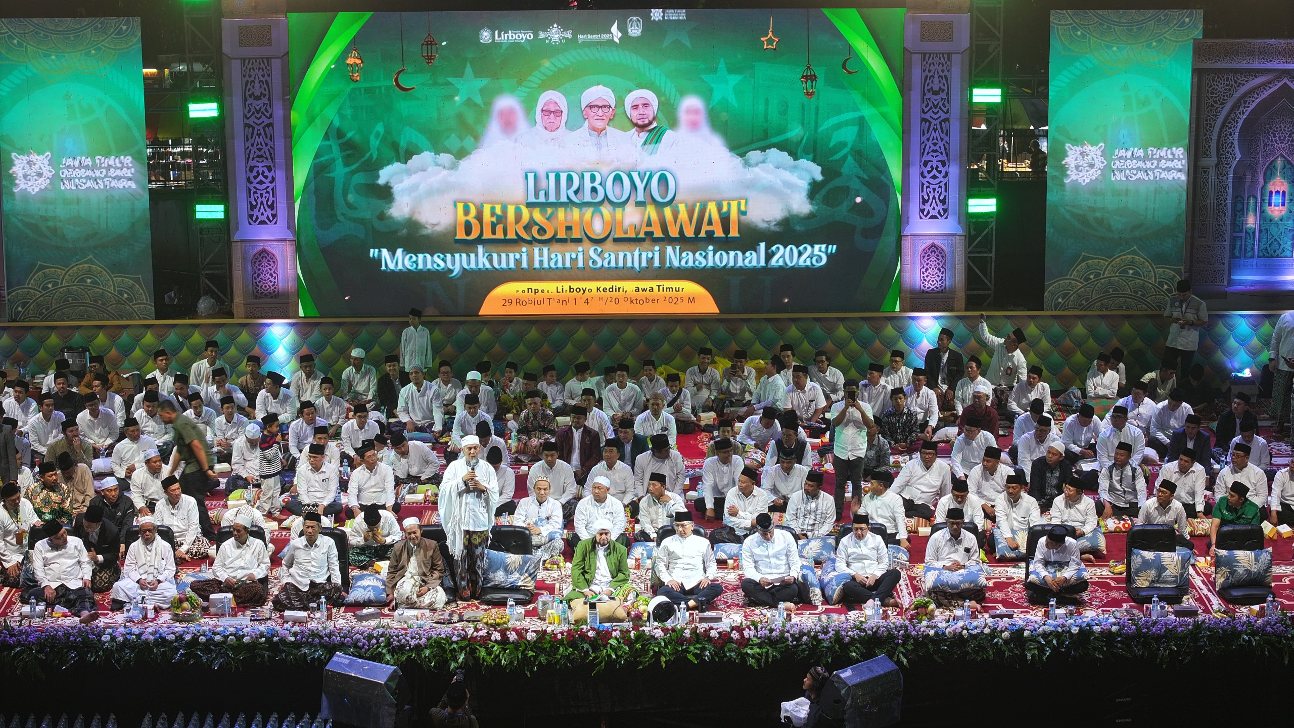 Hadiri Lirboyo Bersholawat Bersama Ketua Umum PBNU, Mbak Wali : Kuatkan Kolaborasi Dengan Santri Untuk Pembangunan Kota Kediri