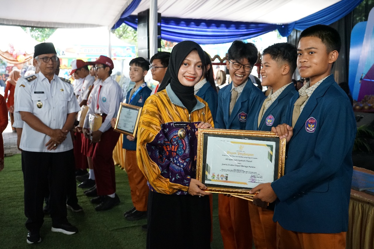 Mbak Wali Nostalgia di Dies Natalies Ke-75 SMP Negeri 1 Kediri