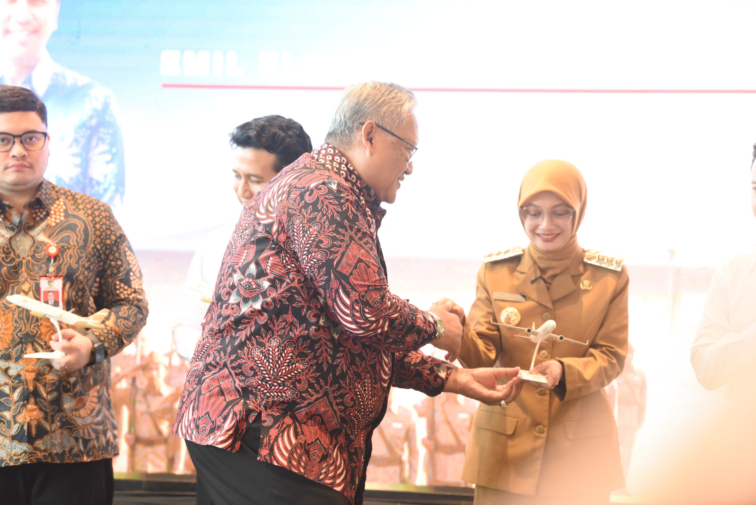 Mbak Wali Turut Saksikan Inagural Flight Bandara Dhoho Kediri Tepat di Hari Pahlawan 