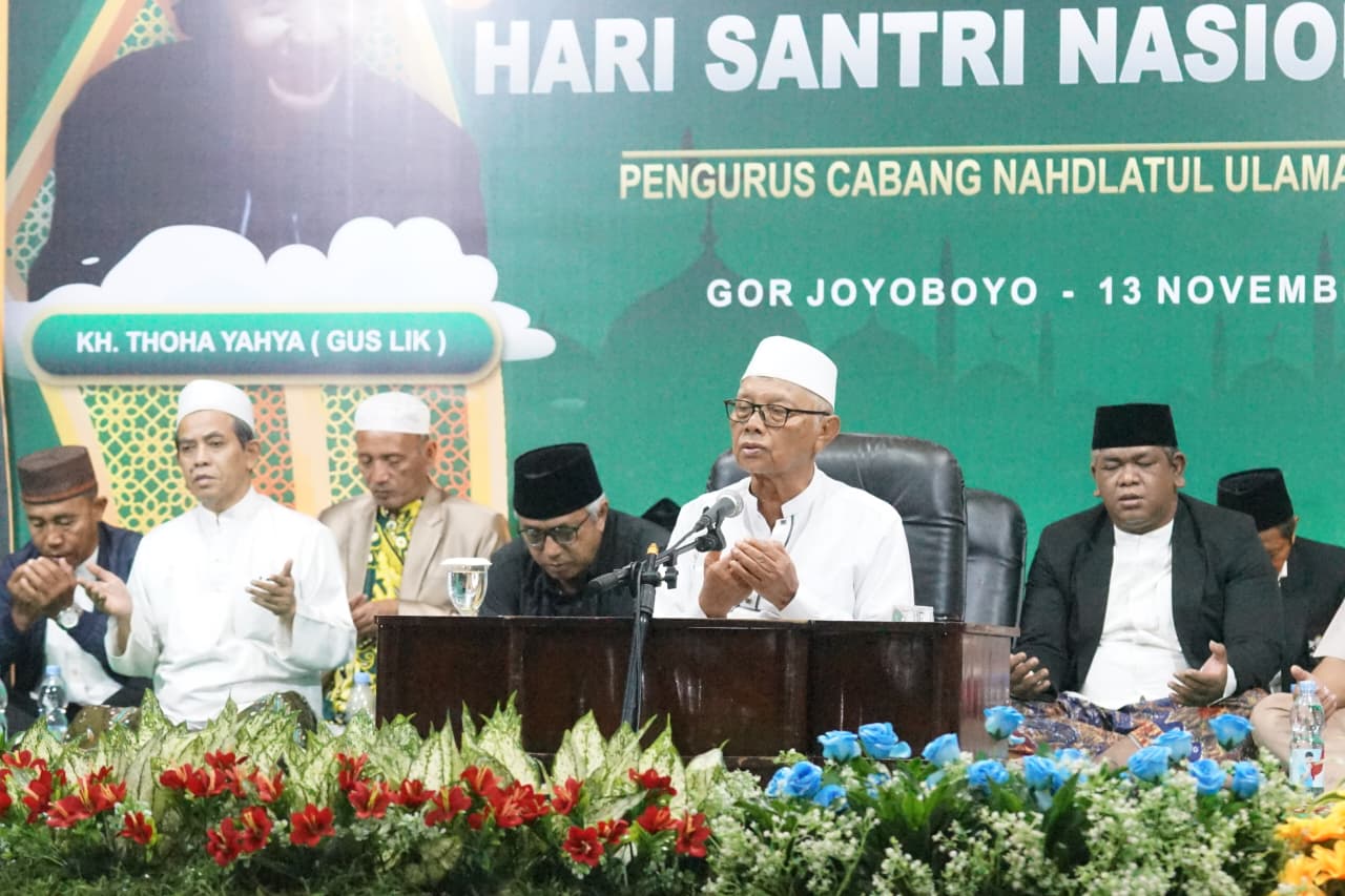Gus Qowim Ikuti Istighotsah dan Pengajian Malam Jumat Hari Santri Nasional 2025