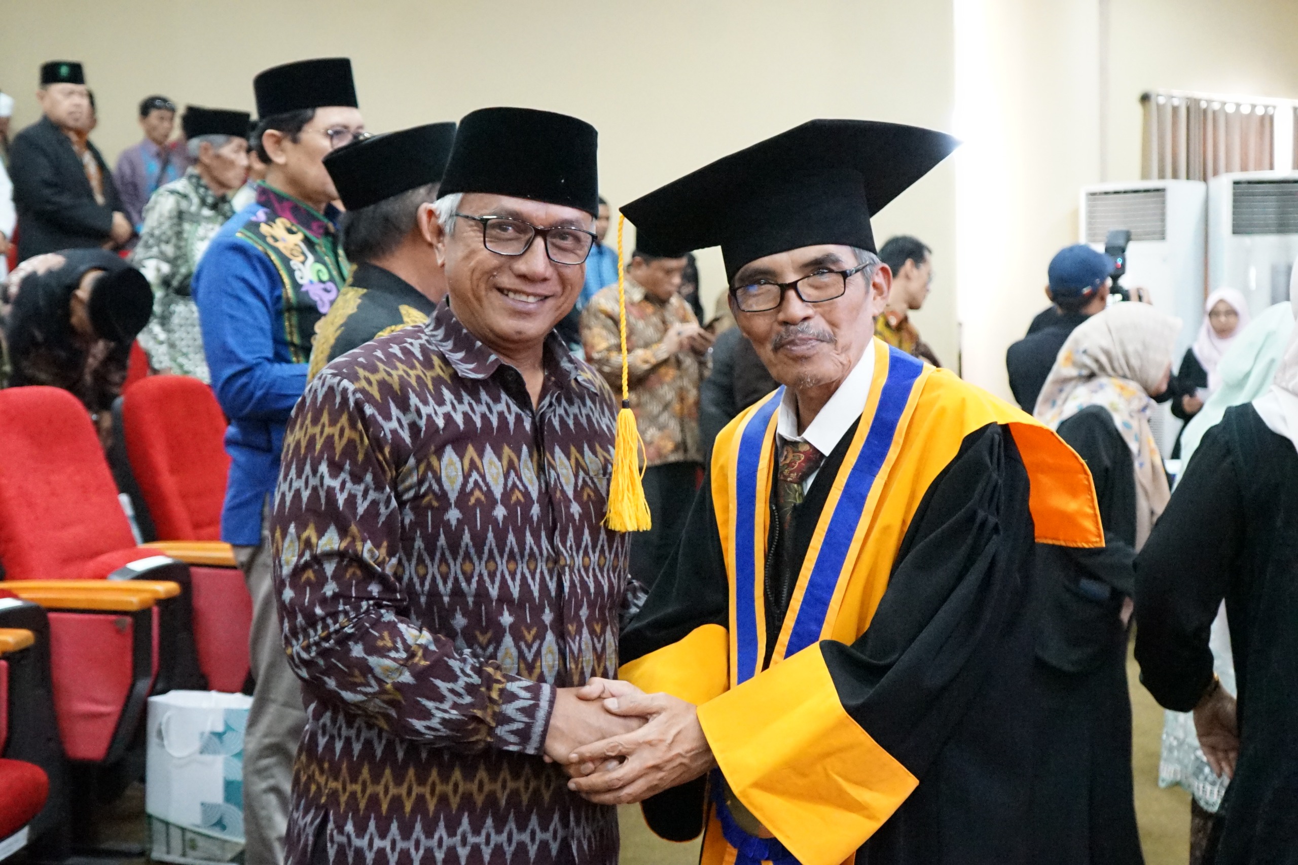 Pengukuhan Dua Guru Besar UIN Syekh Wasil, Gus Qowim Sampaikan Selamat dan Harapan