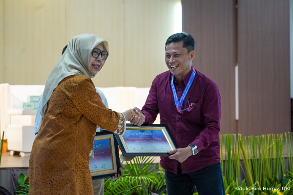 Sukses! 3 Dosen Uniska Kediri Meraih Artikel Ilmiah Terbaik di Konferensi Nasional ke-8 ADHAPER