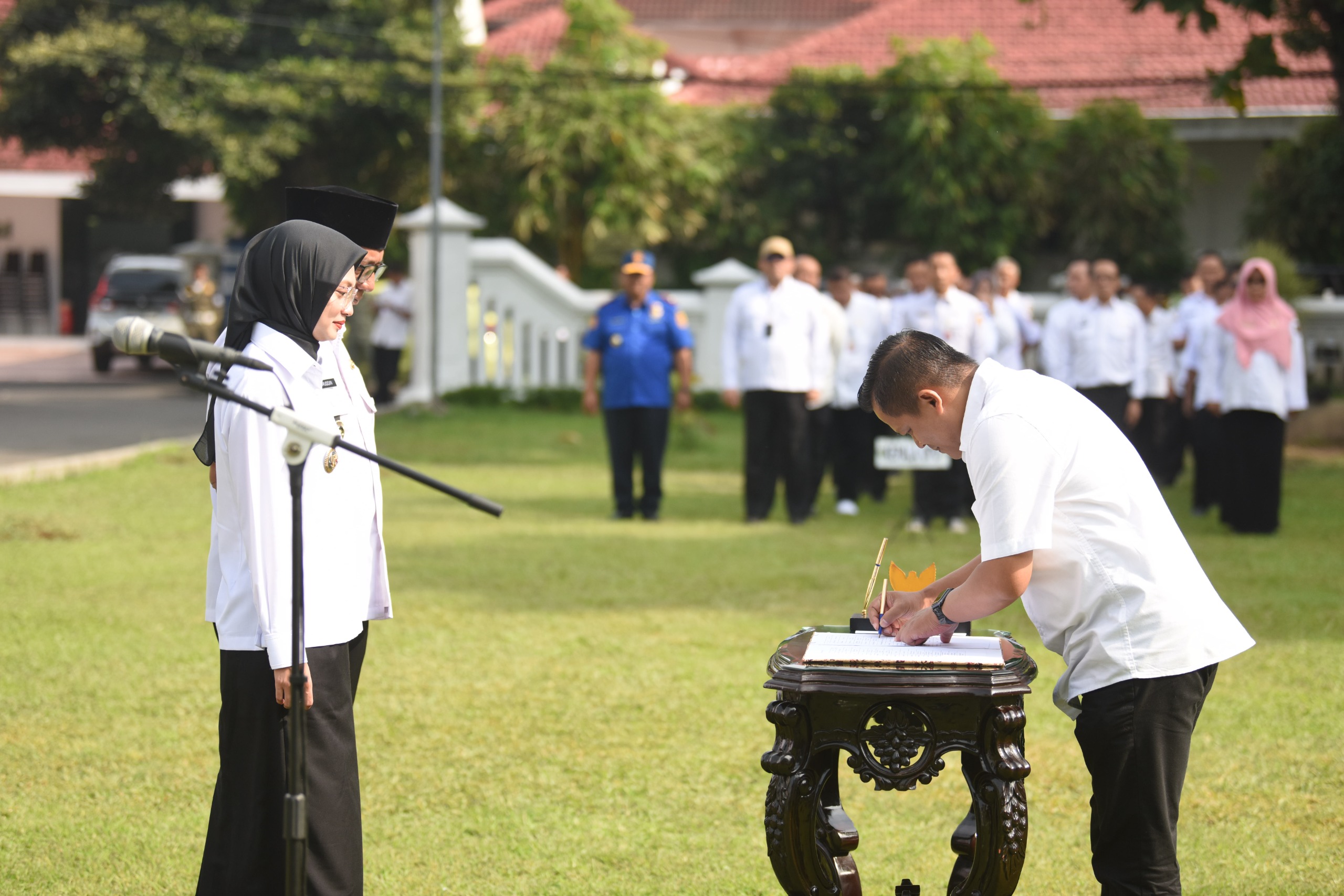 Mbak Wali Tandatangani Internal Audit Charter untuk Perkuat Pengawasan Pemerintahan