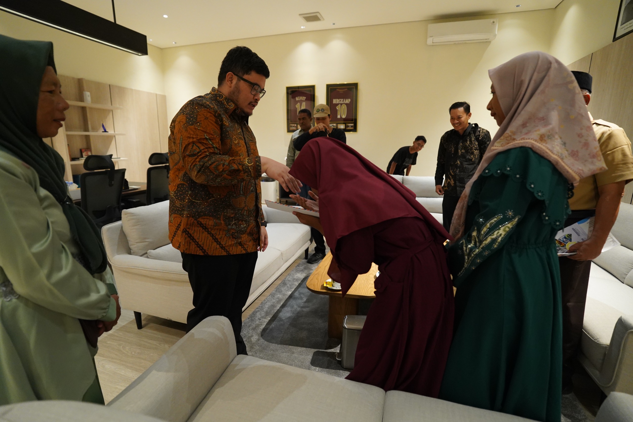 Mas Dhito Berikan Dukungan kepada Aulia, Perwakilan Kabupaten Kediri di Ajang OMATIQ 2025