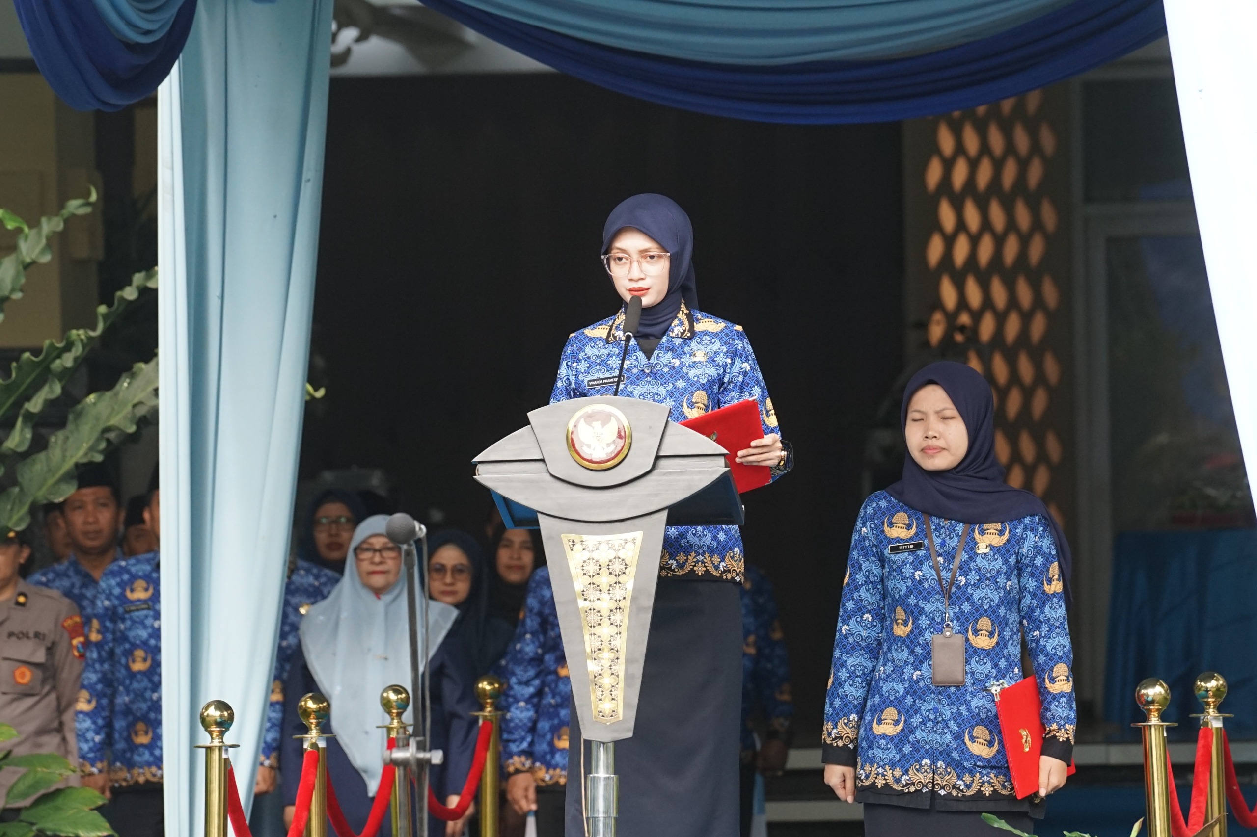 Mbak Wali Pimpin Upacara HUT KORPRI dan Hari Guru Nasional, Tegaskan Integritas dan Transformasi Digital ASN