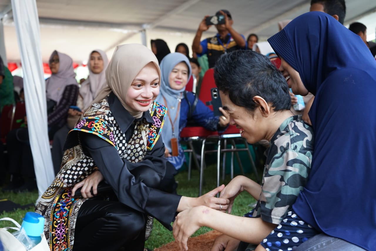 Mbak Wali Hadirkan Kebahagiaan, Salurkan Santunan Kepada 1.241 Anak Yatim
