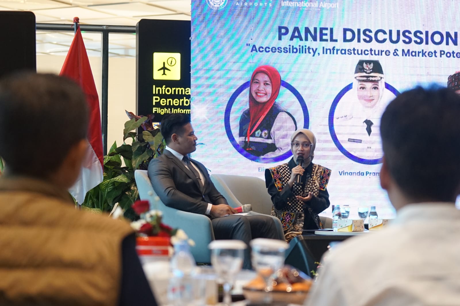 Presentasi Diskusi Panel di Bandara Dhoho, Mbak Wali Pacu Konektivitas dan Investasi Kota Kediri