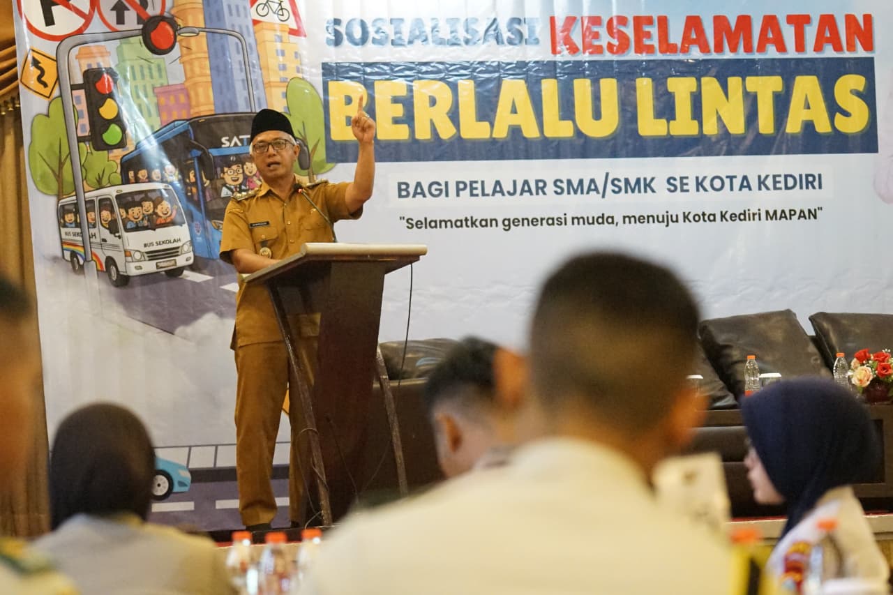 Gus Qowim Dorong Pelajar Kota Kediri Tertib Berlalu Lintas dan Manfaatkan Angkutan Umum