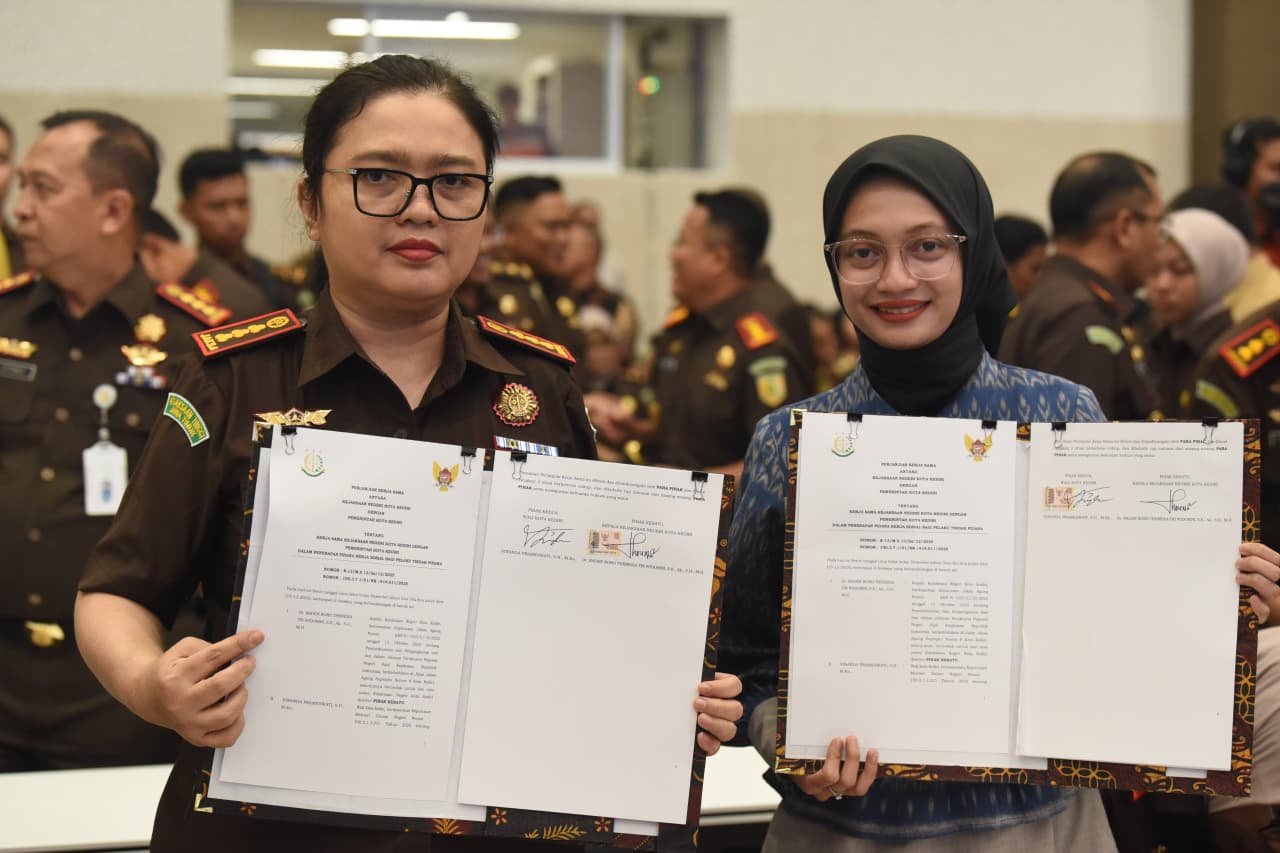 Mbak Wali dan Kepala Kejaksaan Negeri Kota Kediri Tanda Tangani PKS Penerapan Pidana Kerja Sosial