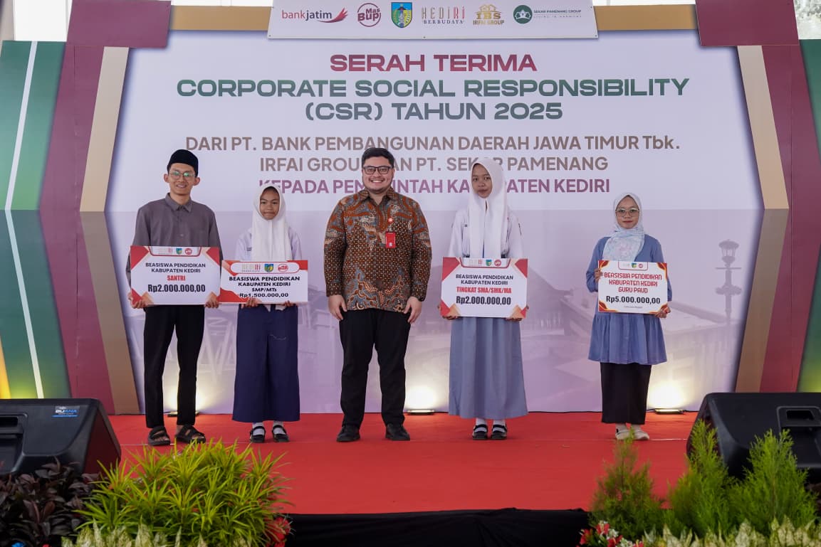 Berikan Fasilitas Laptop, Mas Dhito Dorong Pelajar SMA Boarding School Masuk PTN