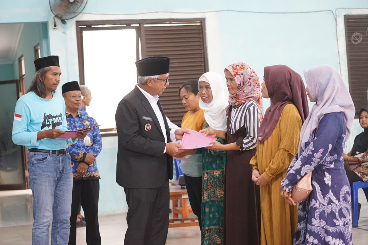 Gus Qowim Salurkan Bakti Sosial di Hari Ibu, Kuatkan Perempuan Kepala Keluarga