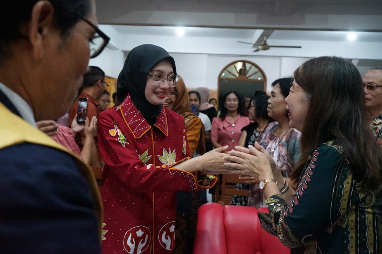 Berbagi Sukacita Natal di Gereja Tuhan "Jemaat Salomo", Mbak Wali Teguhkan Toleransi dan Persatuan