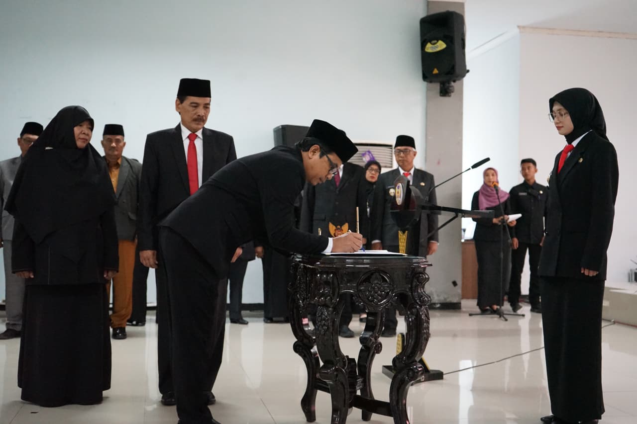 Mbak Wali Kukuhkan 61 Kepala Sekolah, Tekankan Peningkatan Mutu dan Pendidikan Karakter