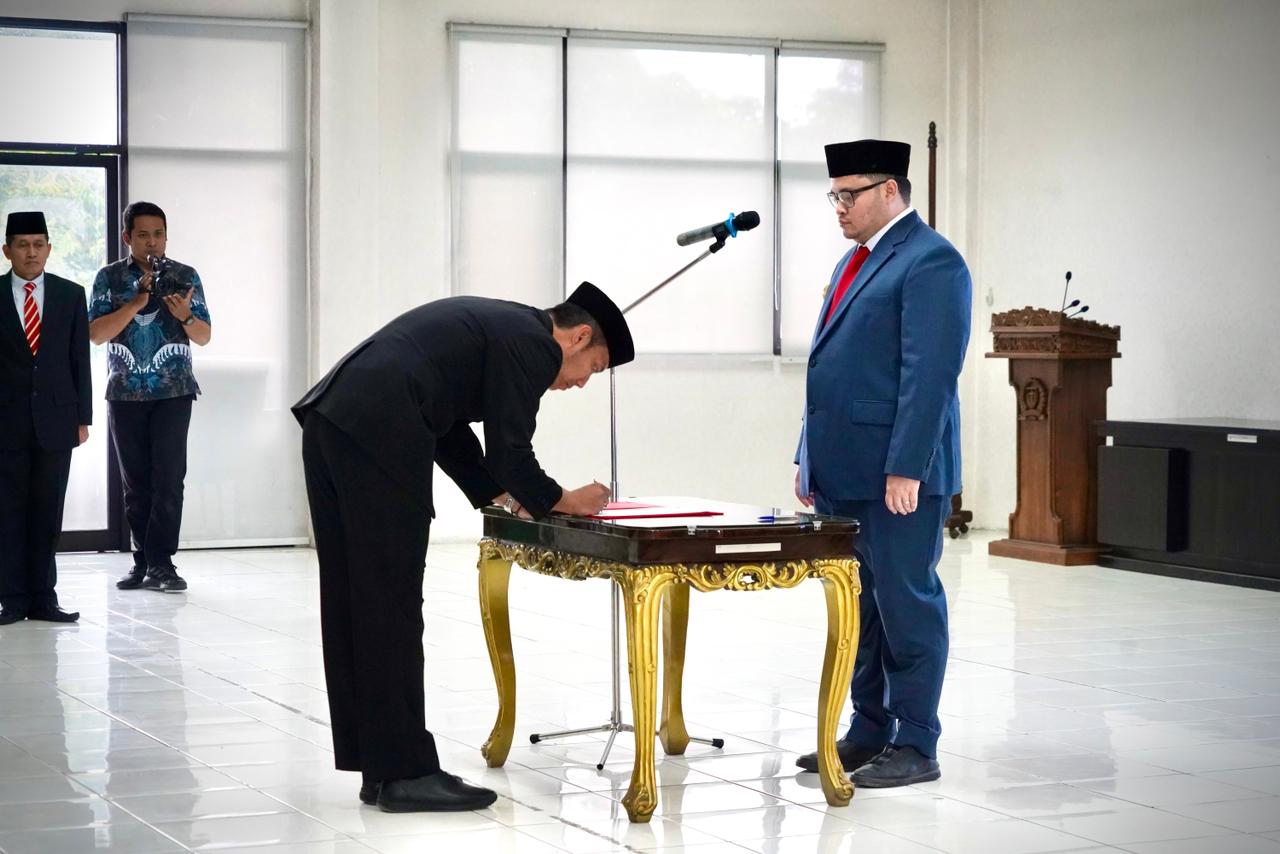 Lantik Lima Pejabat, Mas Dhito Berharap Kekosongan Jabatan Kadis Segera Terisi