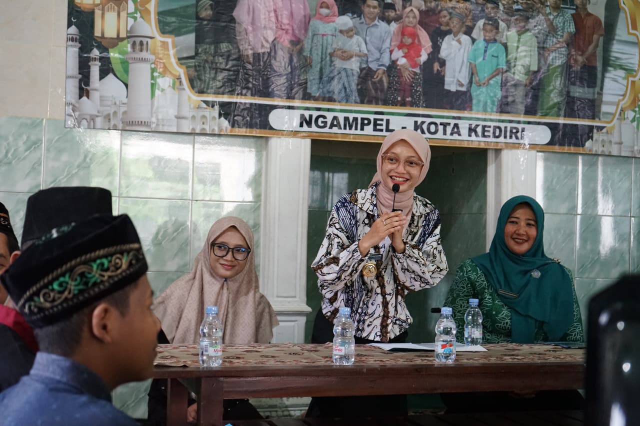 Peringati Isra’ Mi’raj, Mbak Wali dan Ning Faiq Berbagi Senyum Bersama Anak Yatim dan Dhuafa