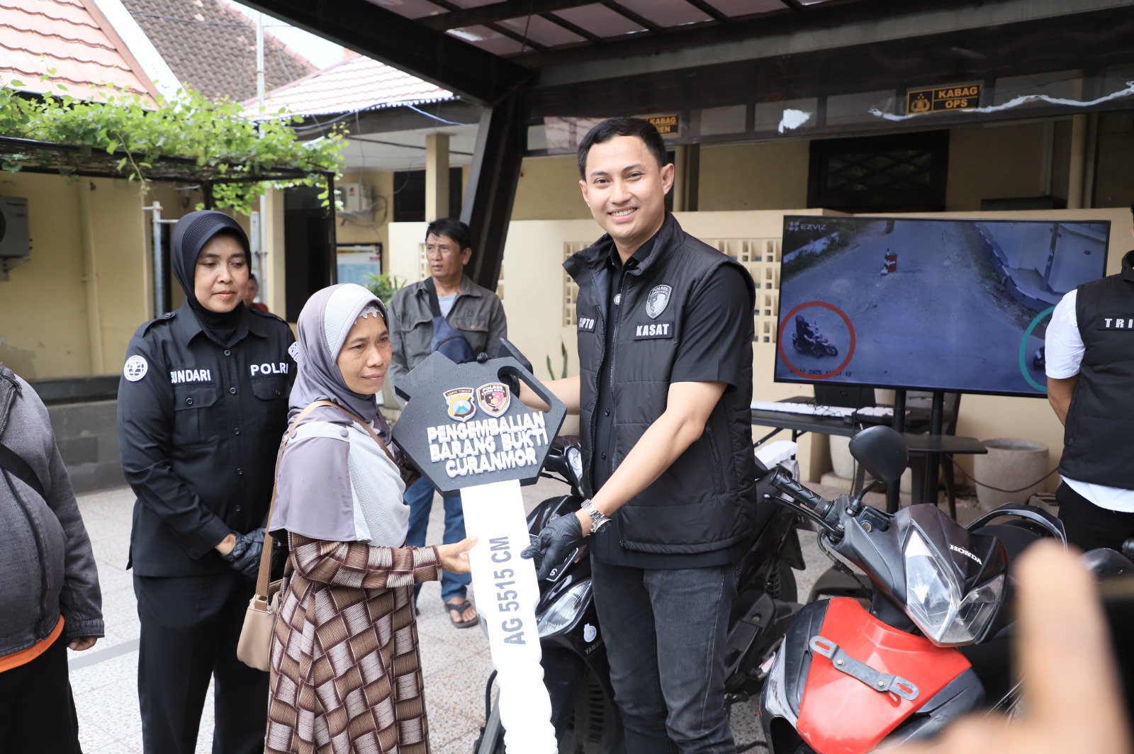 Polres Kediri Kota Kembalikan Motor Curian Secara Gratis, Korban Apresiasi Kinerja Polisi