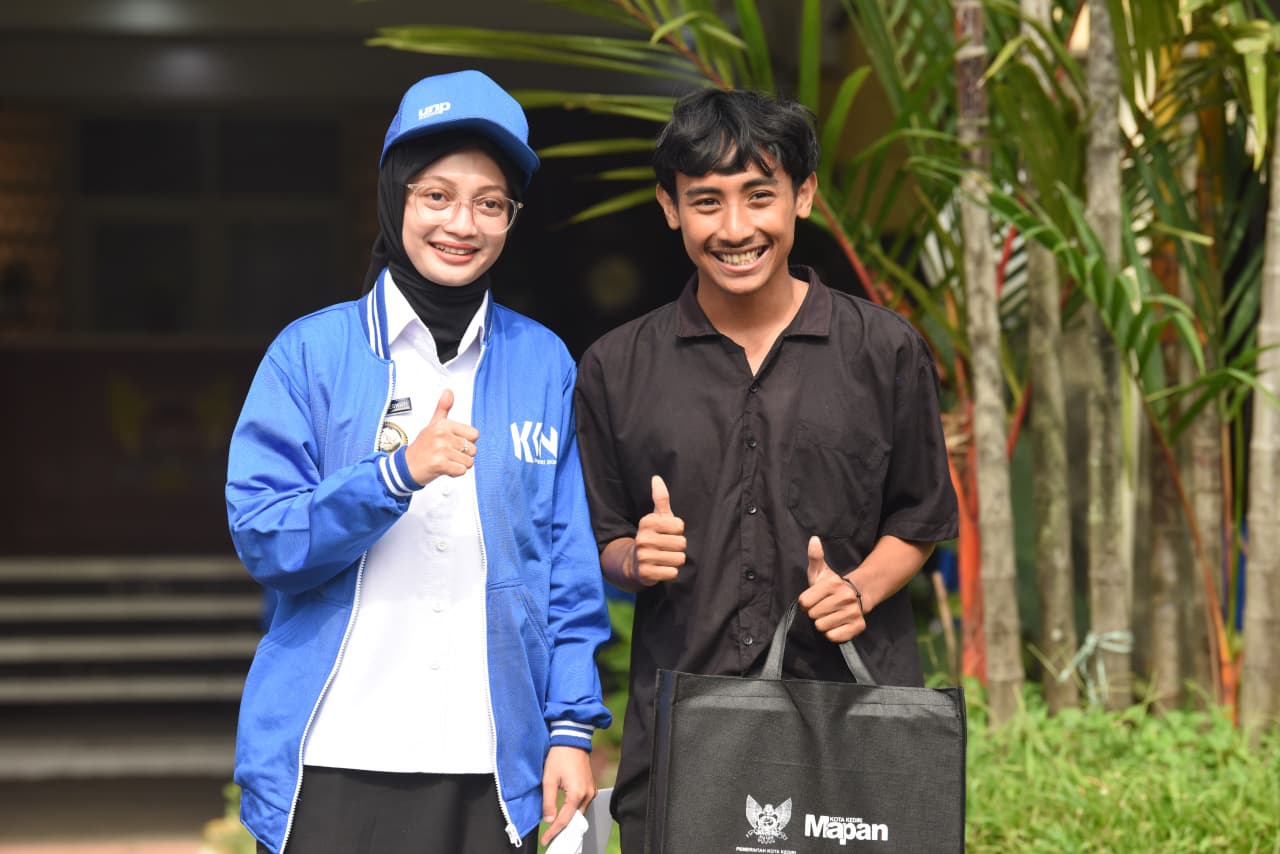 Mbak Wali Berangkatkan KKN Tematik UN PGRI Kediri, Harap Mahasiswa Hadirkan Solusi Nyata bagi Masyarakat