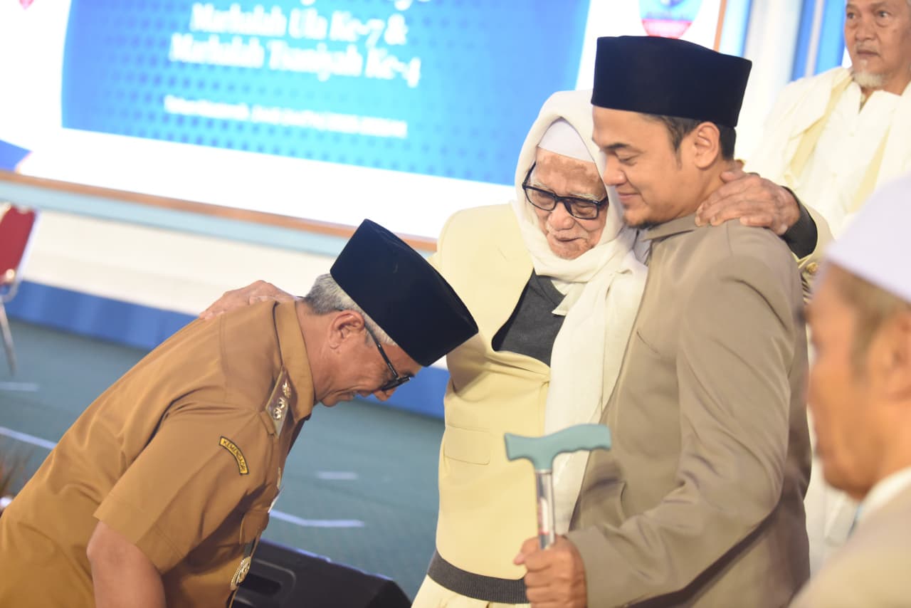 Gus Qowim Hadiri Wisuda Santri Ma’had Aly Lirboyo, Dorong Generasi Unggul dan Berakhlak