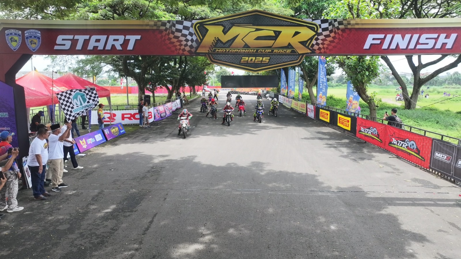 Gus Qowim Tinjau Latihan Bebas dan Kualifikasi Final Round MCR 2025 Walikota Cup Kota Kediri, Dorong Lahirnya Atlet Balap Berprestasi