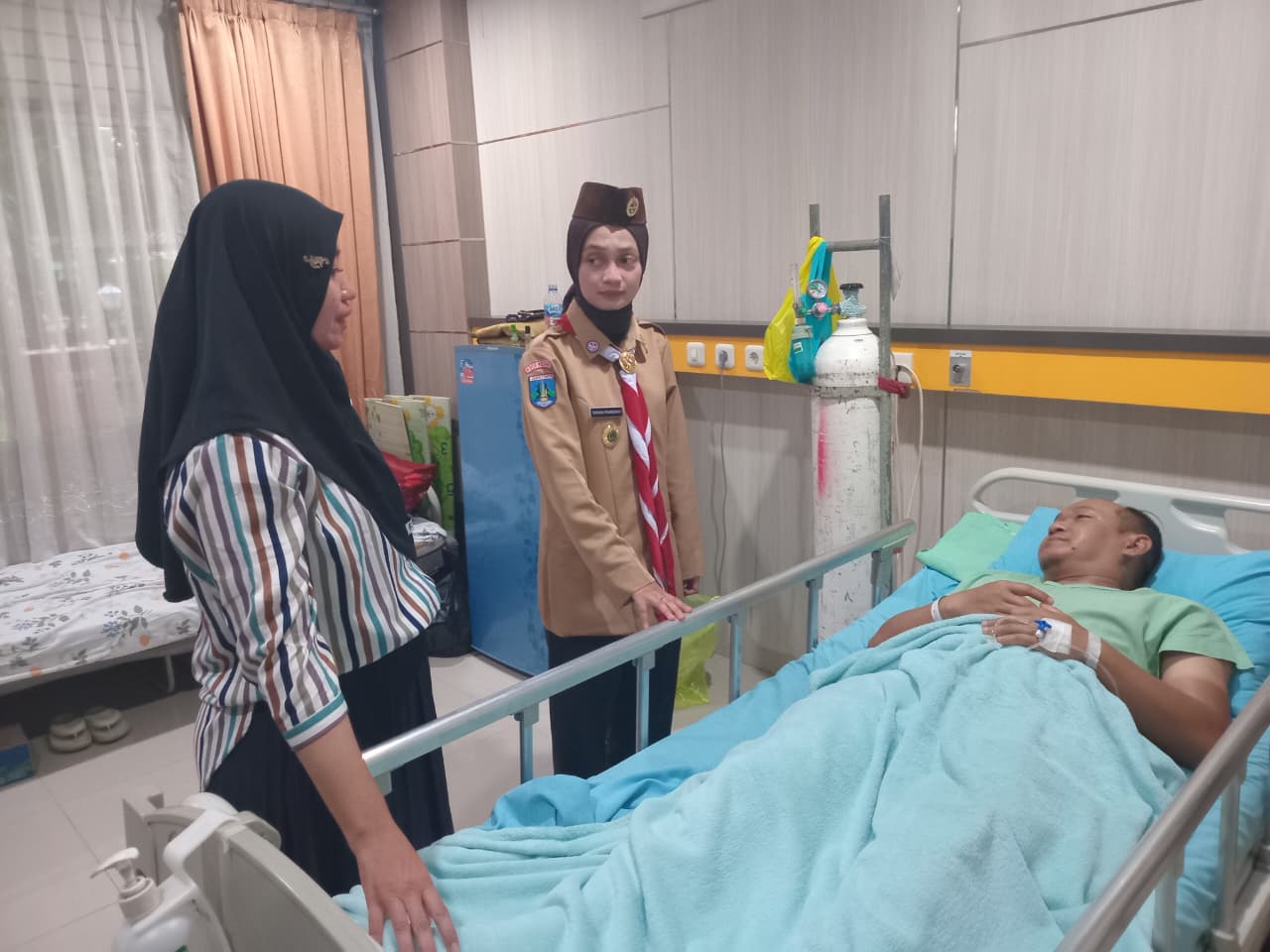 Wujud Kepedulian, Mbak Wali Jenguk Personel Damkar Korban Sengatan Tawon Vespa