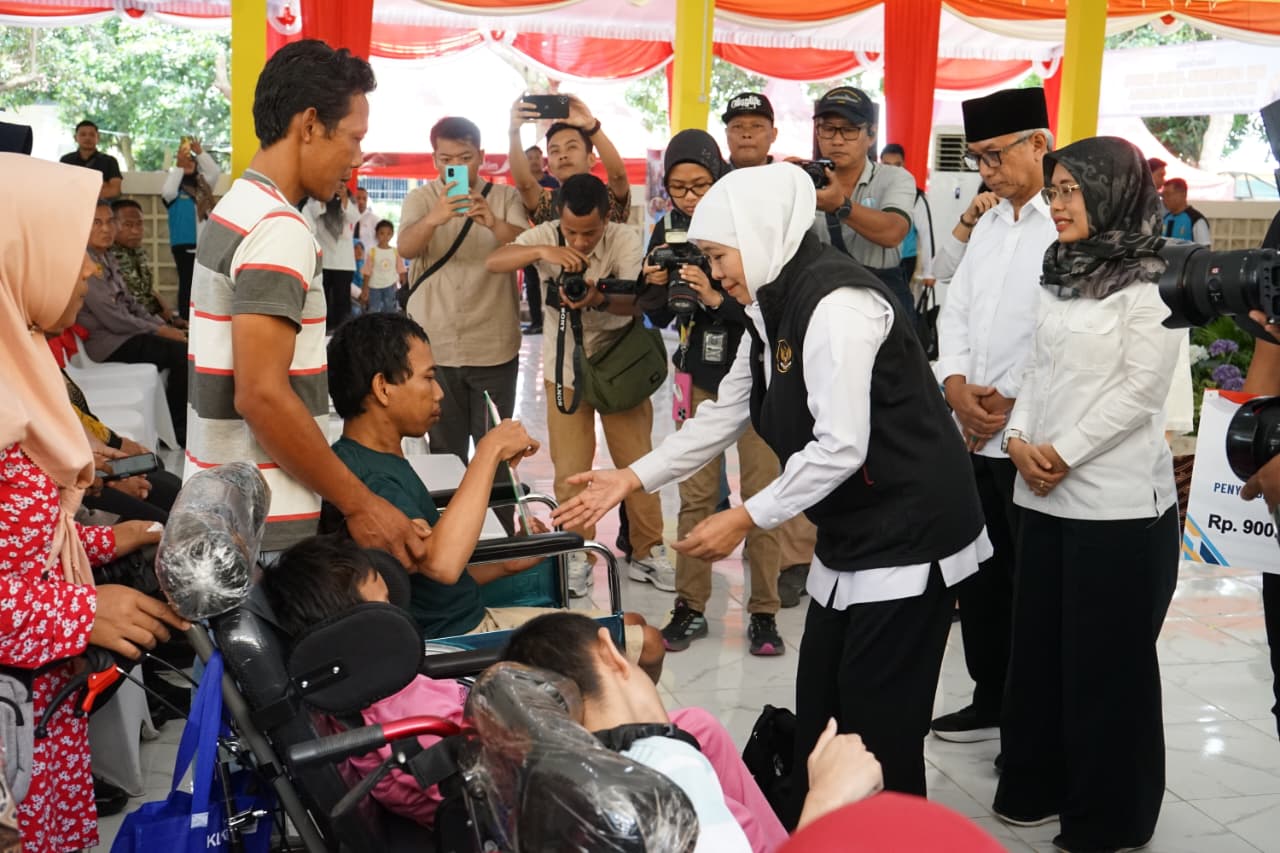 Gus Qowim Dampingi Gubernur Jatim Salurkan Sapa Bansos, Perkuat Sinergi Pengentasan Kemiskinan di Kediri