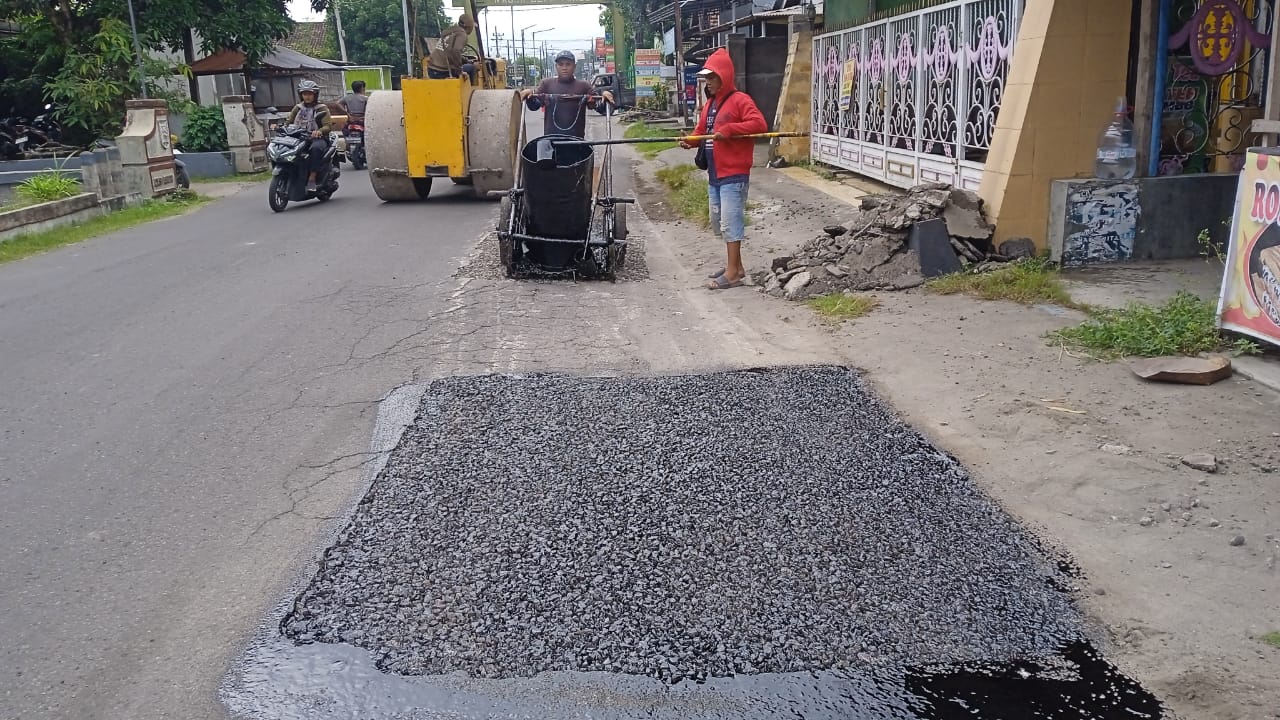 Jelang Mudik Lebaran, Mas Dhito Minta PUPR Gerak Cepat Penanganan Jalan Lubang