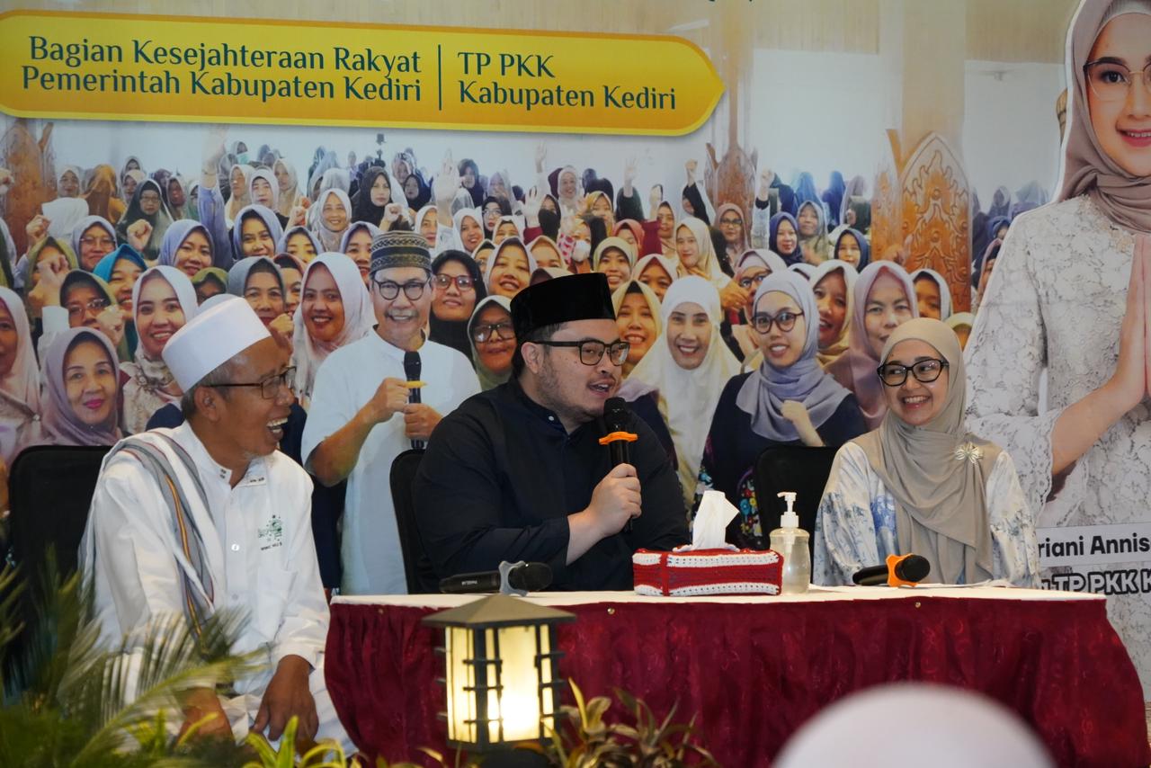 Mas Dhito Beri hadiah Belanja Gratis Bagi 10 Kader PKK Pengabdian Lebih 30 Tahun