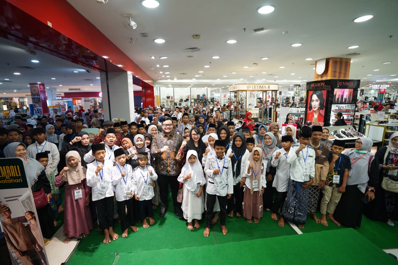 Mas Dhito dan Mbak Cicha Ajak Ratusan Anak Yatim Kediri Belanja Baju Lebaran