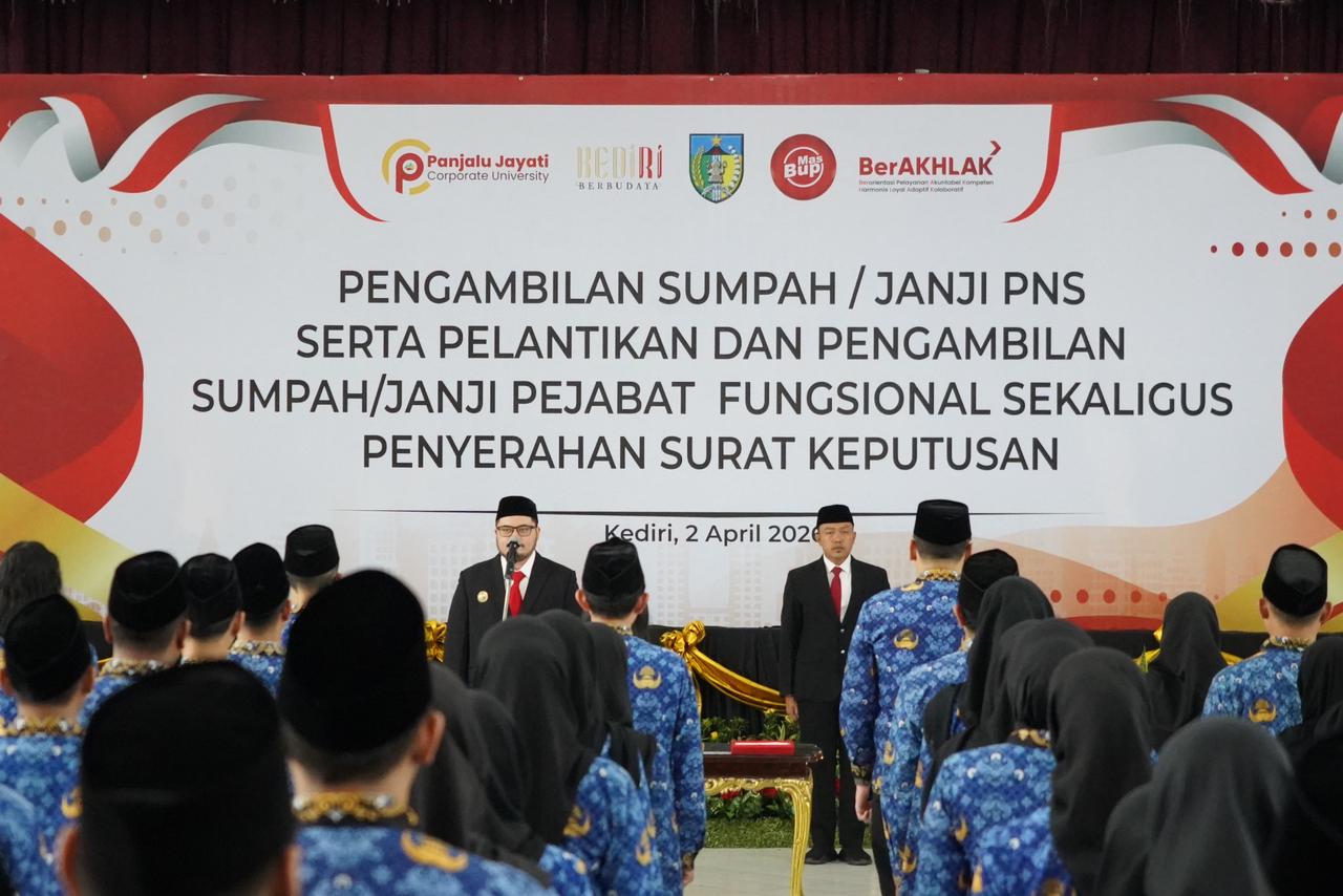 Ambil Sumpah PNS dan Lantik Pejabat Fungsional, Mas Dhito: Jangan Menyalahi Kewenangan 