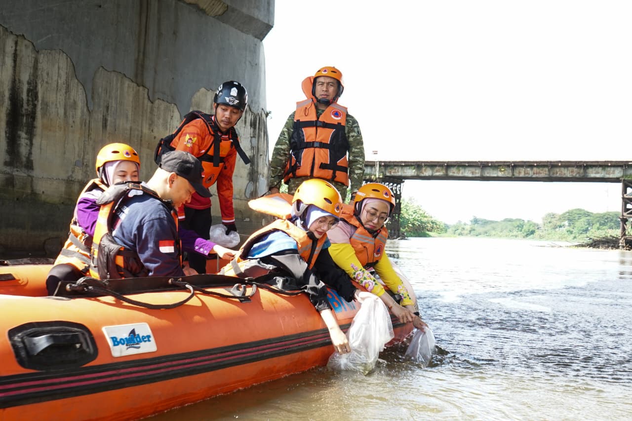 Kartini Berkebaya Bersepeda, Wali Kota Kediri Ajak Jaga Lingkungan di Peringatan Hari Bumi