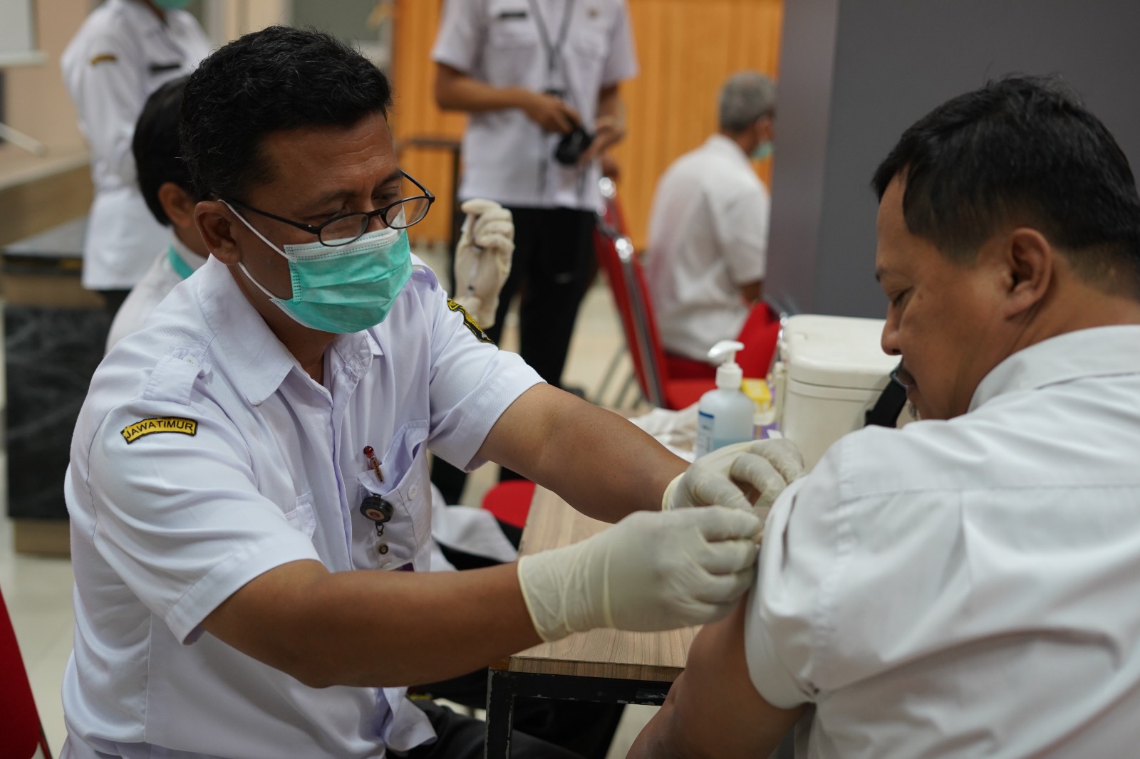 Ratusan Tenaga Kesehatan Kota Kediri Jalani Vaksinasi MR Dosis I