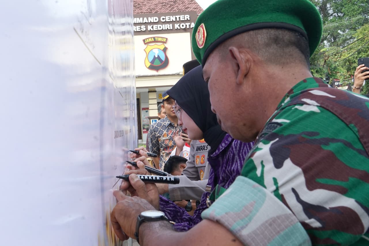 Mbak Wali Tandatangani Ikrar Sabuk Kamtibmas, Komitmen Jaga Kota Kediri Tetap Kondusif