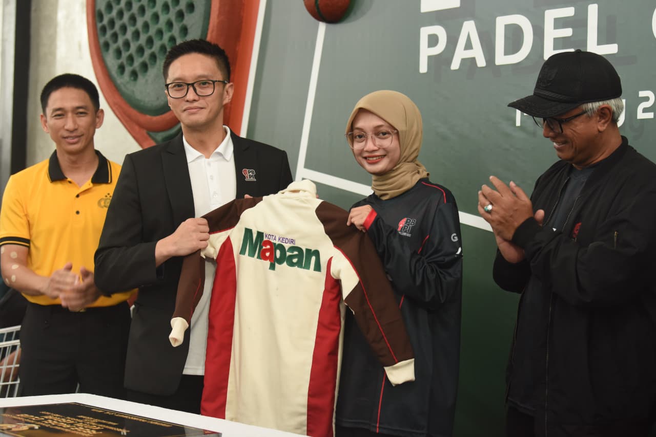 Dorong Olahraga Padel Berkembang, Mbak Wali Hadiri Pengukuhan dan Pelantikan PBPI Kota Kediri Serta Grand Opening FEDE Padel Club