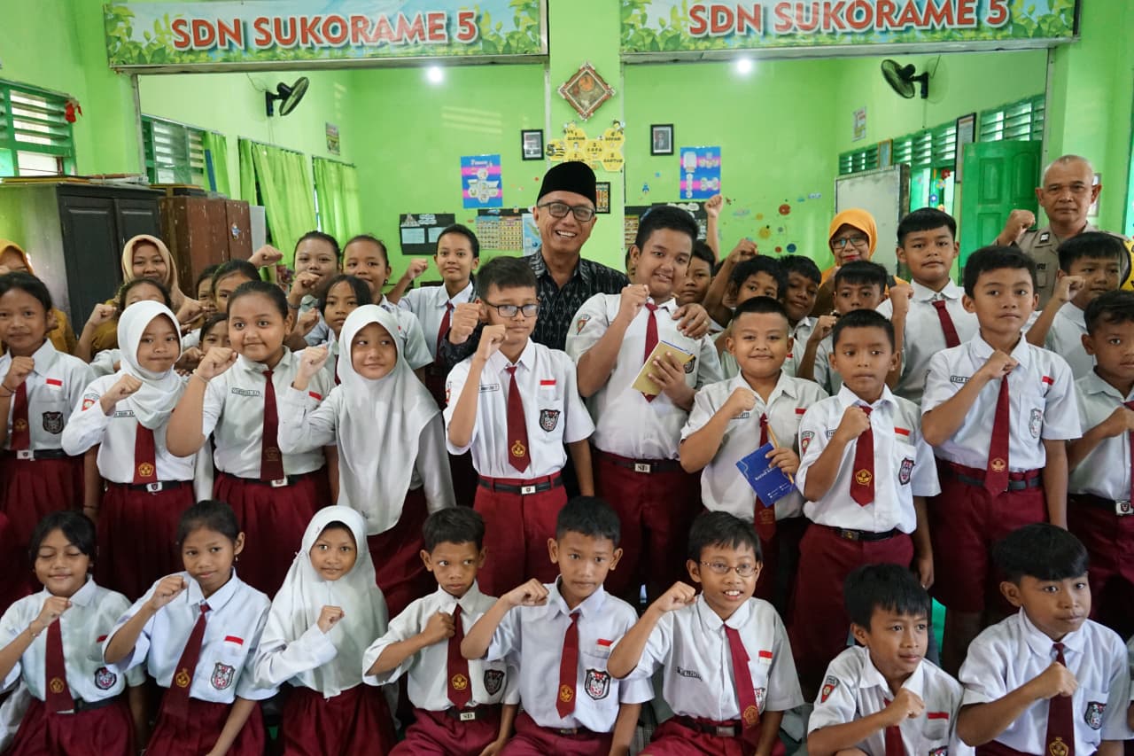 Teach to Inspire, Gus Qowim Tanamkan Akhlak dan Optimisme kepada Generasi Muda