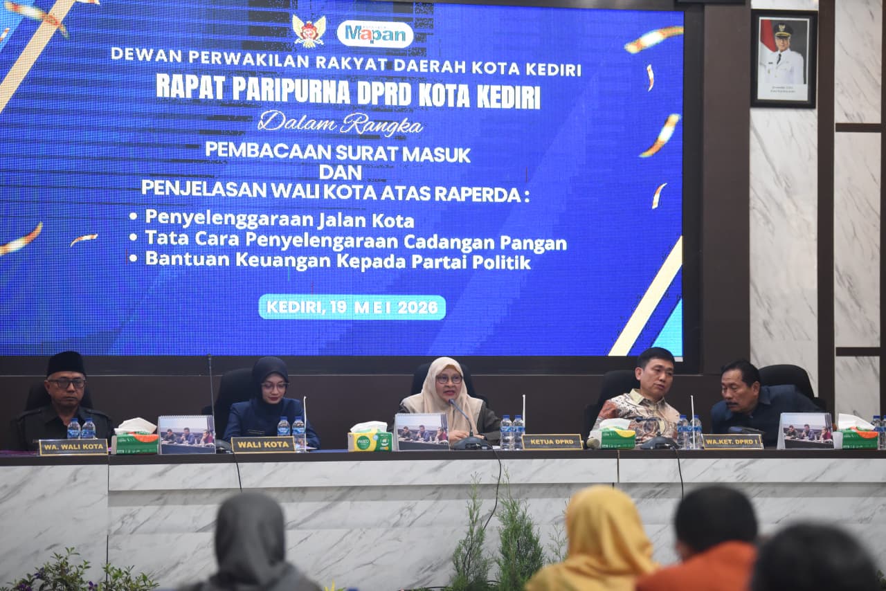 Mbak Wali Jelaskan Tiga Raperda dalam Rapat Paripurna, Fokus Jalan Kota Hingga Ketahanan Pangan