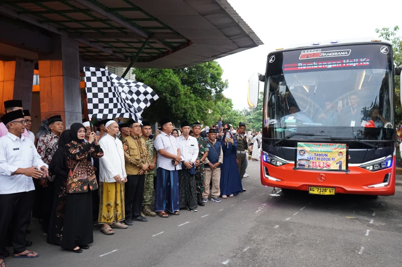 Berangkatkan 280 Calon Jemaah Haji Kota Kediri, Mbak Wali Pesan Jaga Kesehatan dan Kekompakkan
