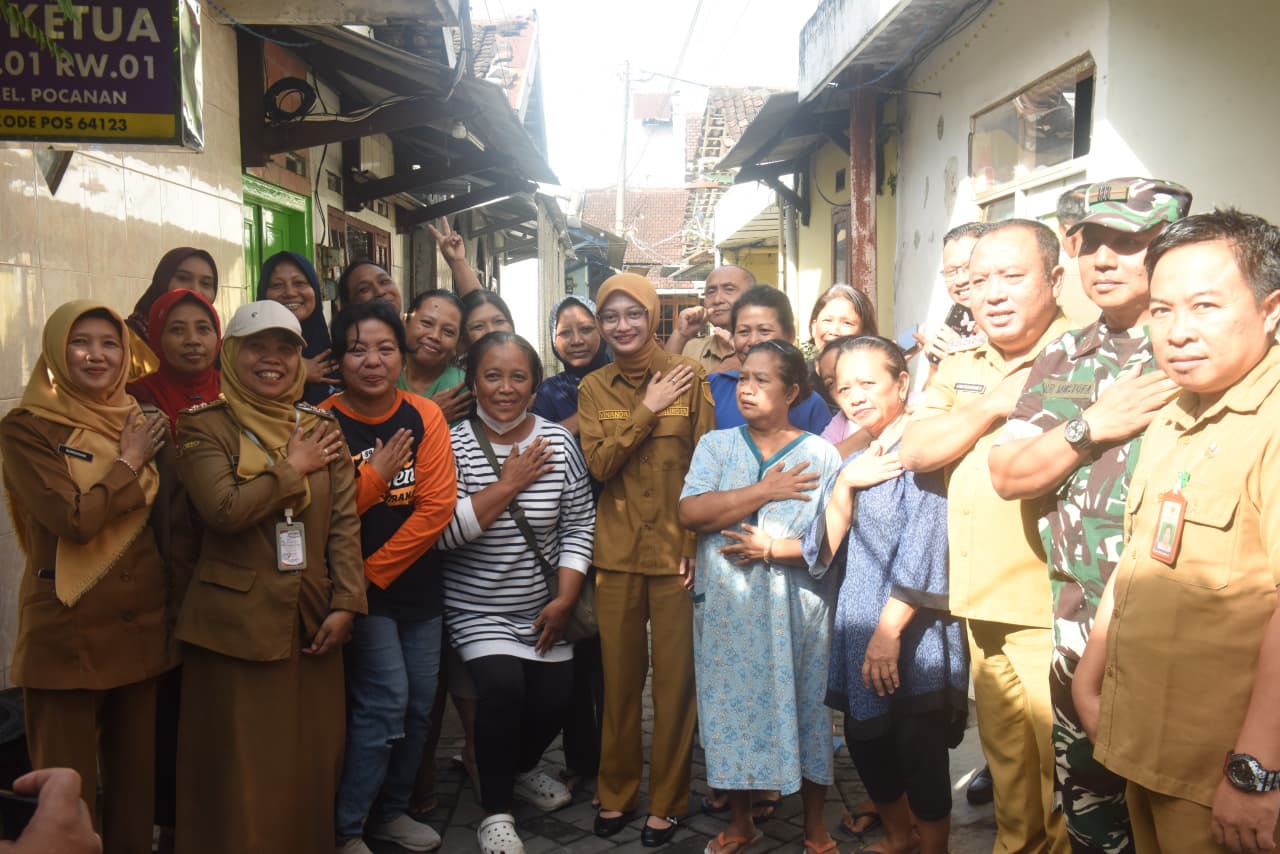 Mbak Wali Tinjau Hasil Renovasi Rumah Tidak Layak Huni Hasil Swadaya Masyarakat
