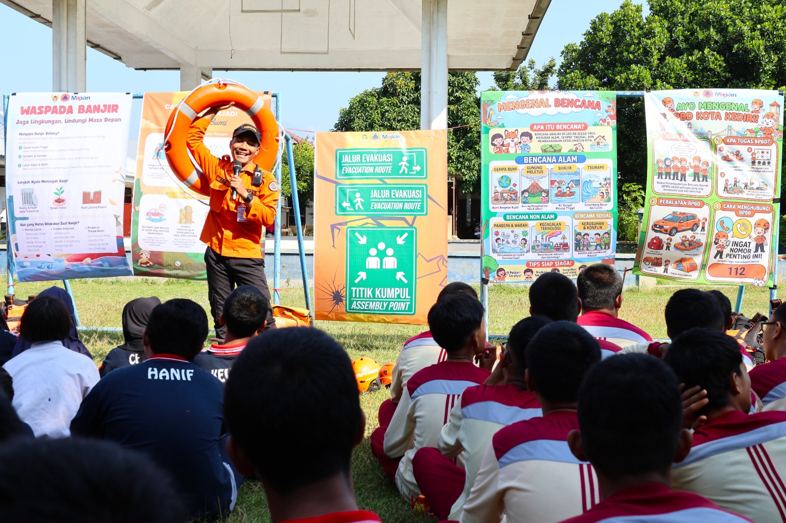 Wujudkan Sekolah Tangguh Bencana, BPBD Kota Kediri Gandeng SLB Putra Asih Gelar Edukasi dan Simulasi Mitigasi 