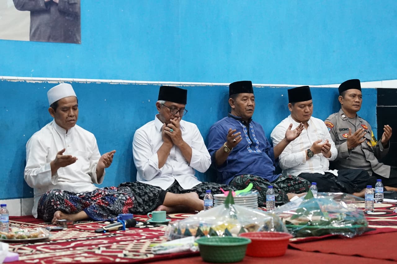 Hadiri Bersih Desa Bandar Kidul, Gus Qowim Ajak Warga Perkuat Kerukunan dan Kepedulian Sosial