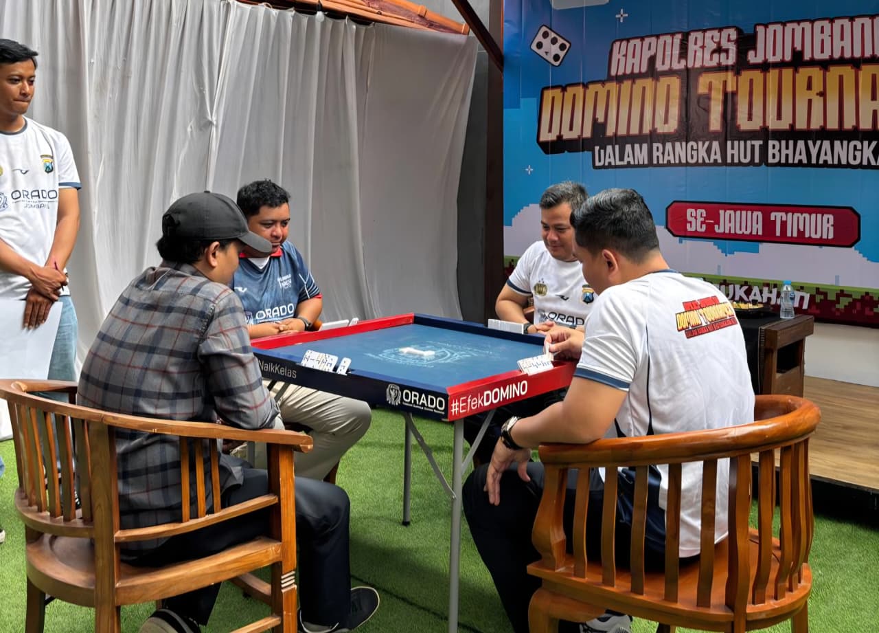 Seksi Wartawan Olahraga (SIWO) Kota Persatuan Wartawan Indonesia (PWI) Kediri Raya turut berpartisipasi dalam Turnamen Domino Kapolres Jombang Cup