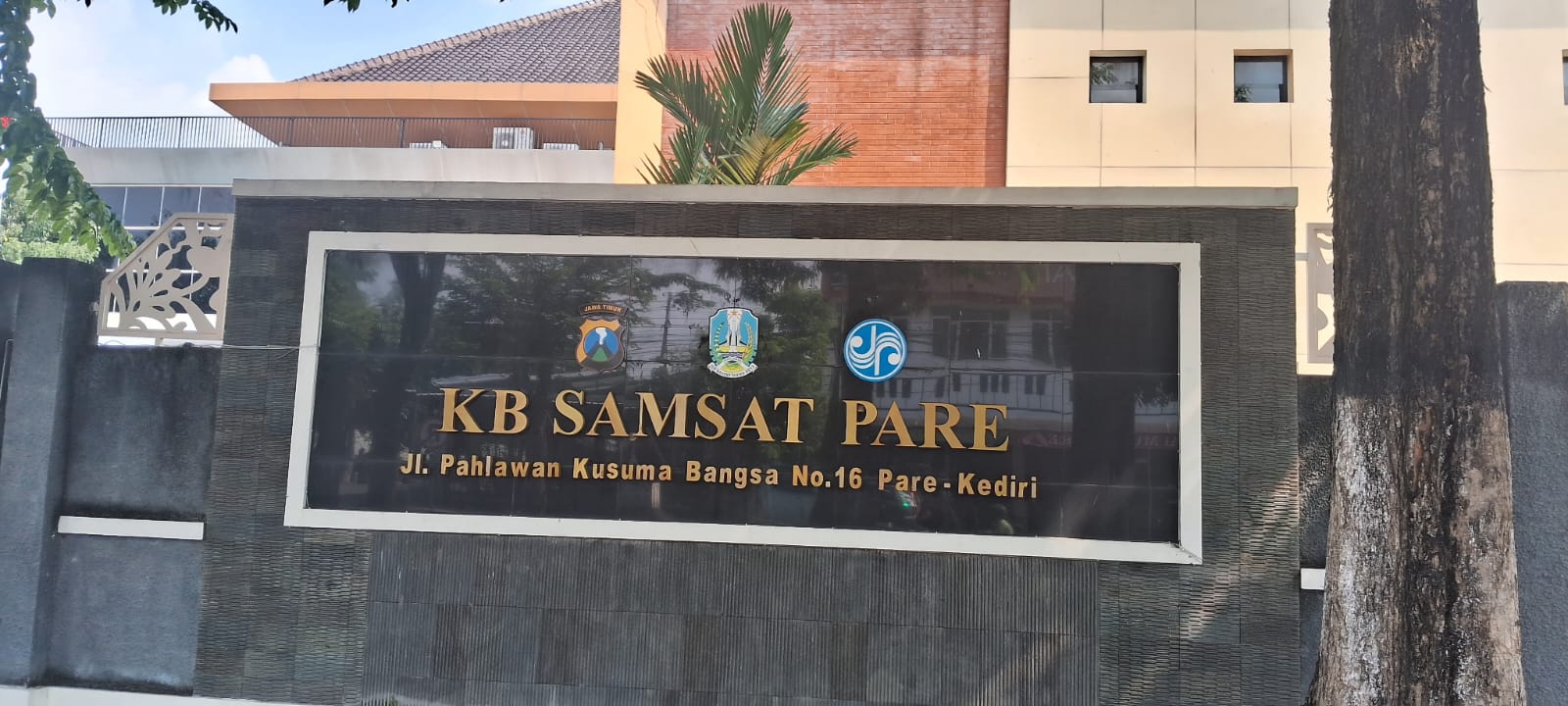 Samsat Pare jadi Sorotan Publik: Lambatnya Pelayanan Pengurusan Mutasi Kendaraan Sampai 2 Bulan 