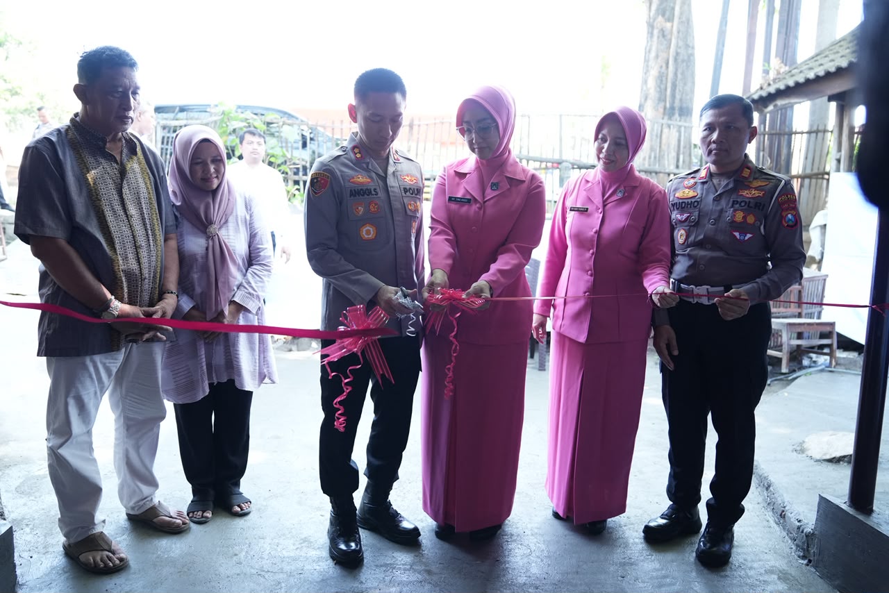 Resmikan Bedah Rumah di Tosaren, Kapolres Kediri Kota Wujudkan Semangat Polri untuk Masyarakat
