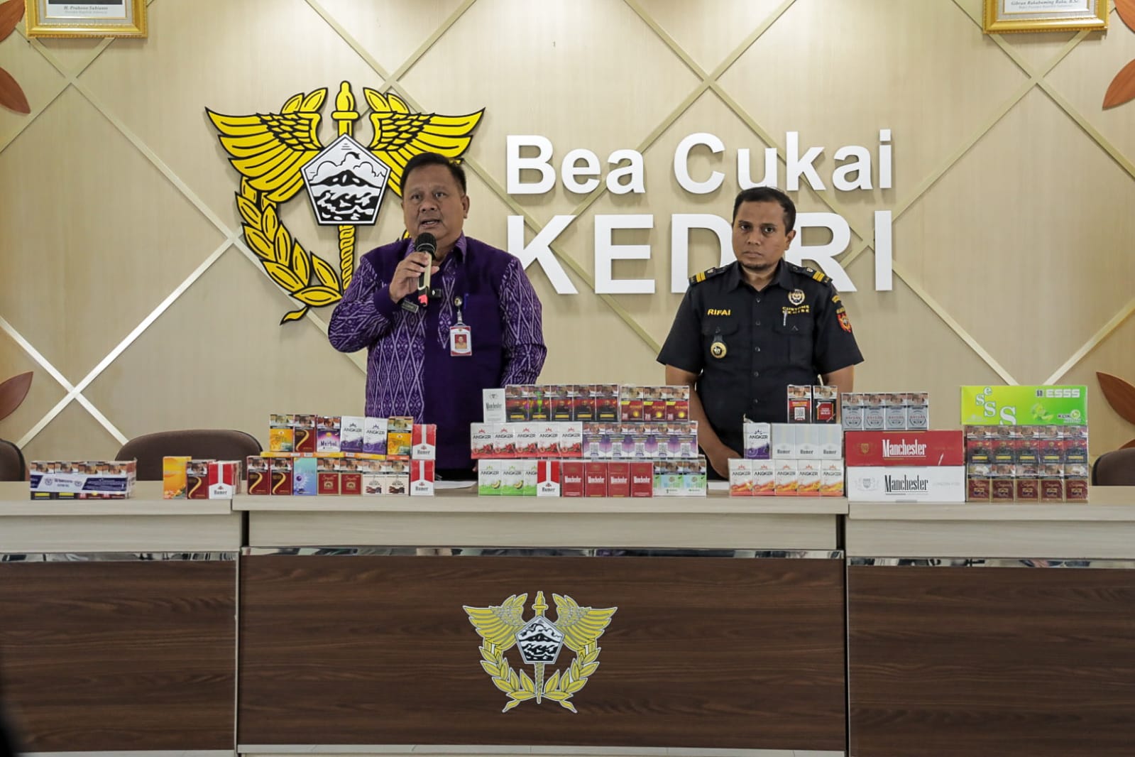 Operasi BKC Ilegal: Petugas Temukan 6.896 Batang Rokok Tanpa Pita Cukai