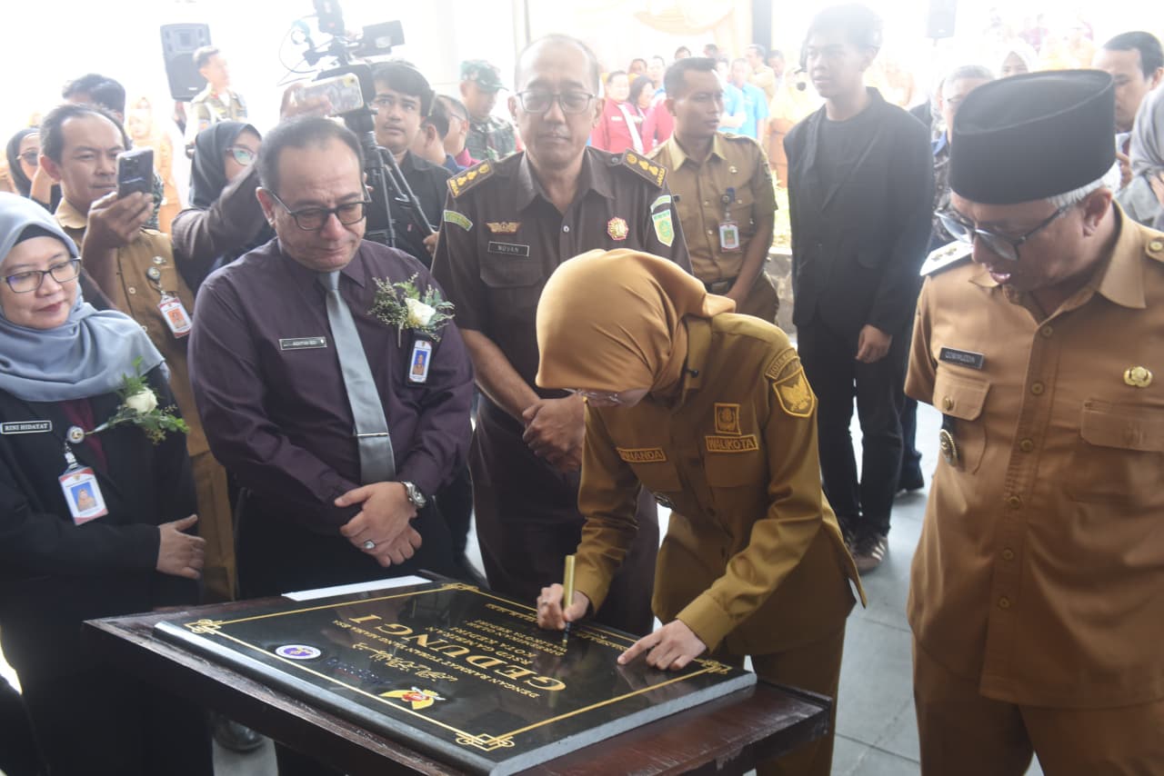 Resmikan Gedung I RSUD Gambiran, Mbak Wali: Perkuat Layanan Kesehatan Masyarakat