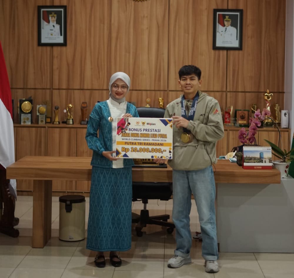 Putra Tri Ramadani Pulang Kampung, Disambut Wali Kota Kediri dengan Bonus Prestasi dan Dukungan Pembenahan Fasilitas Panjat Tebing