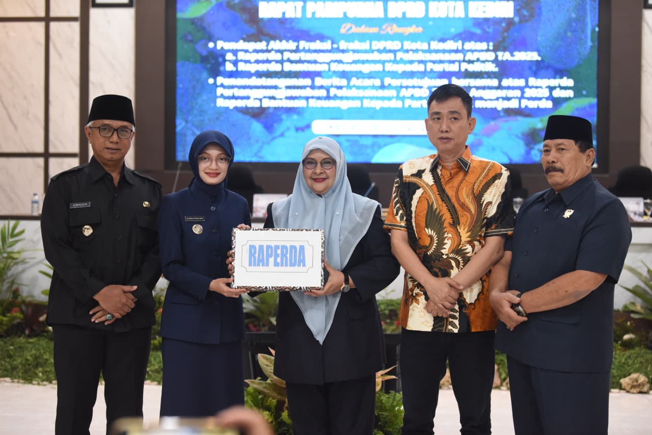 Mbak Wali dan DPRD Setujui Dua Perda, Optimalkan Tata Kelola Keuangan dan Demokrasi