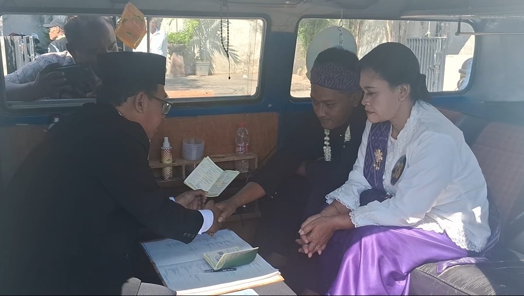 53 Pasangan Lakukan Akad Nikah Didalam Mobil VW, Pemkot Kediri Pecahkan Rekor MURI Unik dan Kreatif